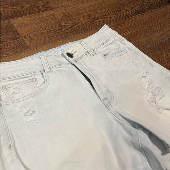 American Eagle Light Wash Jean Shorts - Picture 2 of 6